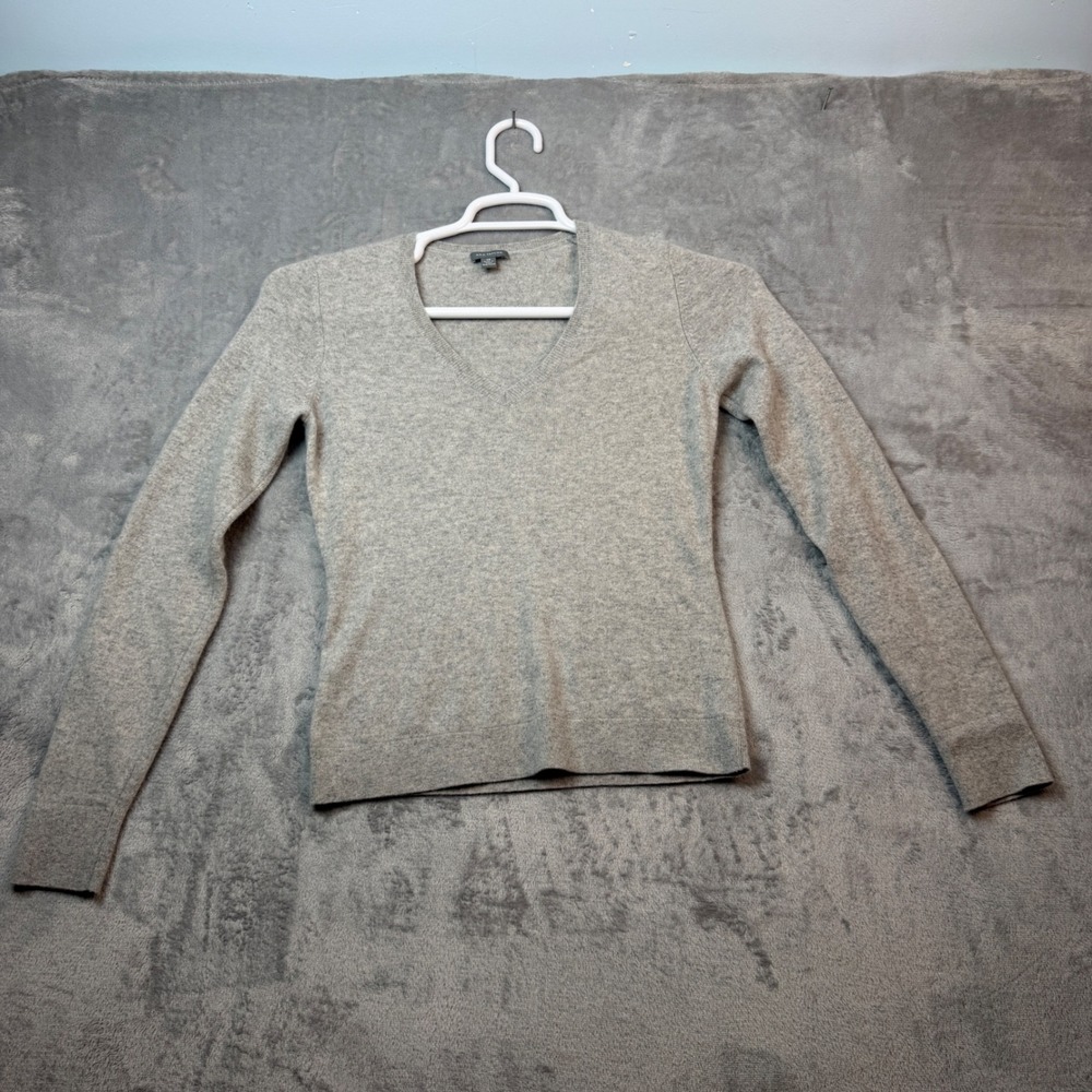 Ann Taylor Sweater Womens XS Gray V-Neck Long Sleeve 100 % Cashmere Knit Classic